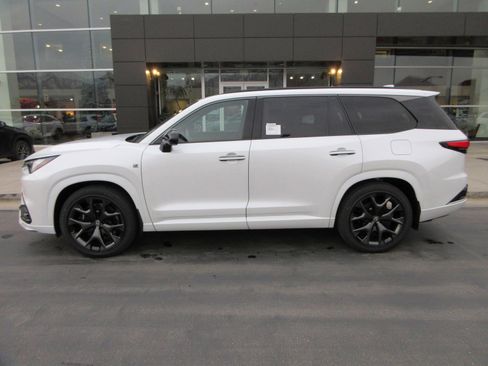 New 2026 Lexus TX 500h AWD image 4