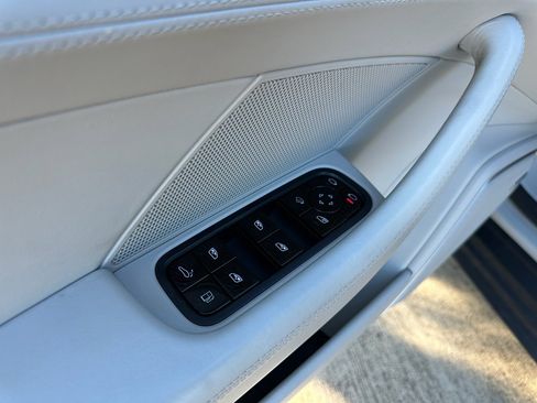 Used 2018 Porsche Panamera 4 image 10