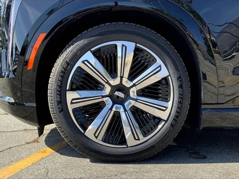 Used 2025 Cadillac Escalade IQ Luxury 2 image 13