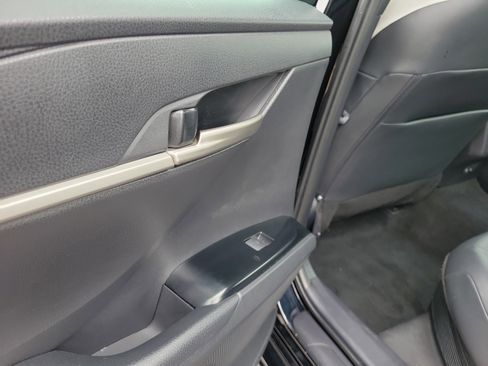 Used 2025 Toyota Camry SE FWD image 13