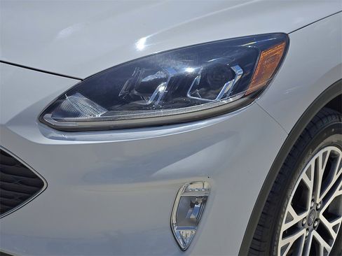 Used 2022 Ford Escape SEL image 3
