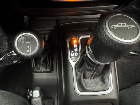 Used 2025 Jeep Gladiator Sport AWD/4WD image 20
