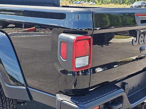 Used 2022 Jeep Gladiator Sport AWD/4WD image 35