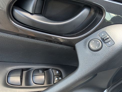 Used 2020 Nissan Rogue S AWD/4WD image 20