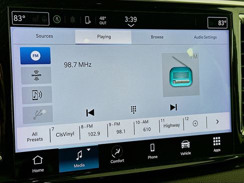 Used 2024 Chrysler Pacifica Touring-L image 21