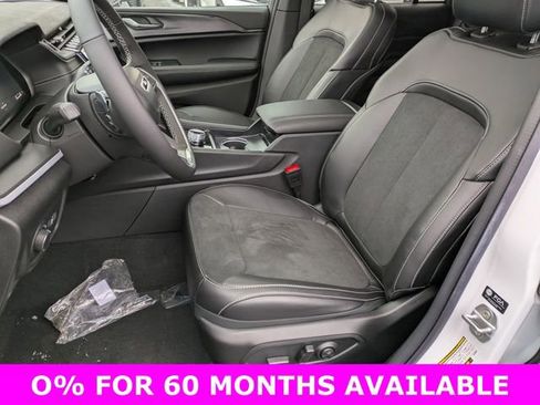 New 2025 Jeep Grand Cherokee Altitude image 11