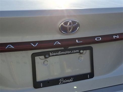 Used 2019 Toyota Avalon XLE image 30