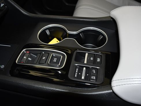 Certified 2025 Honda Pilot Elite image 32