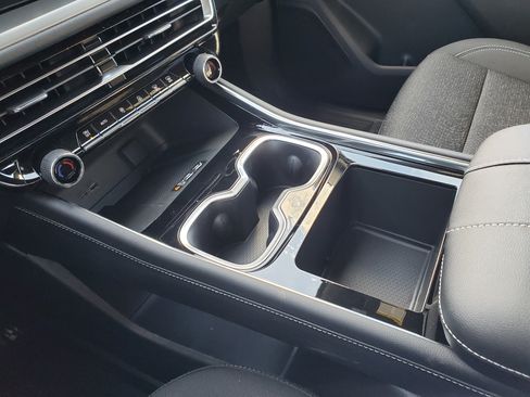 New 2026 Chevrolet Traverse LT w/ LPO, Floor Liner Package FWD image 21
