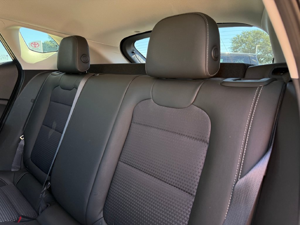 Used 2025 Chevrolet Trax LT FWD image 18