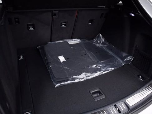 Certified 2025 Porsche Macan image 32