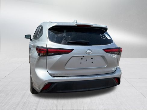 Used 2023 Toyota Highlander XLE AWD/4WD image 12