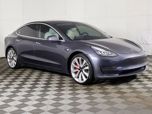 Used 2019 Tesla Model 3 Performance image 2