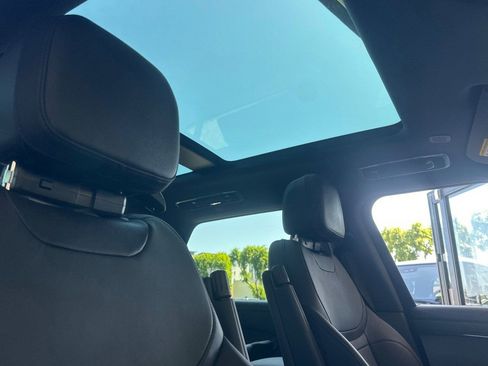 Certified 2025 Land Rover Range Rover Sport AWD/4WD image 15