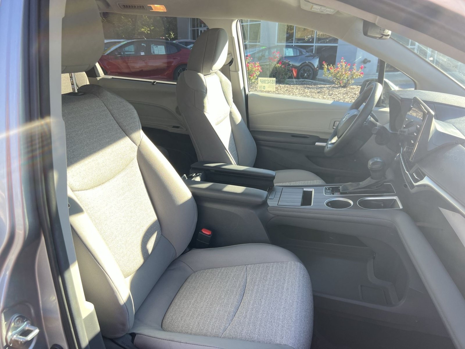 Used 2024 Toyota Sienna LE AWD/4WD image 26