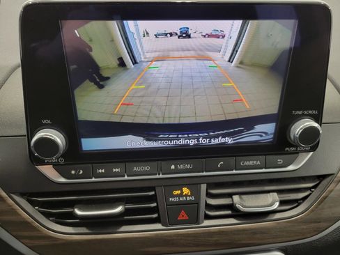 Used 2025 Nissan Altima 2.5 SV FWD image 15