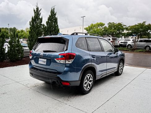 Used 2023 Subaru Forester Premium w/ Popular Package #2 AWD/4WD image 11