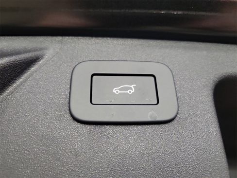 New 2024 Land Rover Discovery Sport S image 31