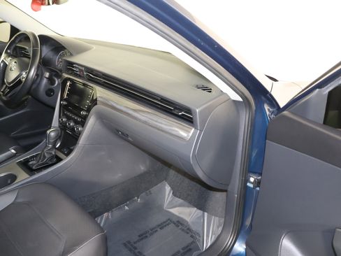 Used 2020 Volkswagen Passat 2.0T R-Line image 41