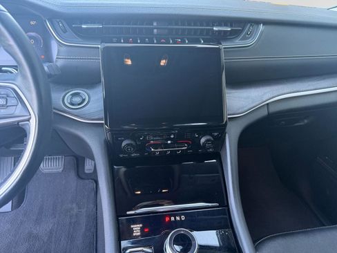 Used 2022 Jeep Grand Cherokee L Limited AWD/4WD image 12