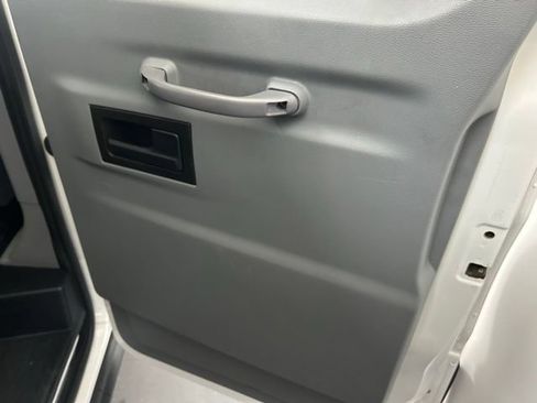 Used 2016 Ford Transit 150 XL RWD image 24