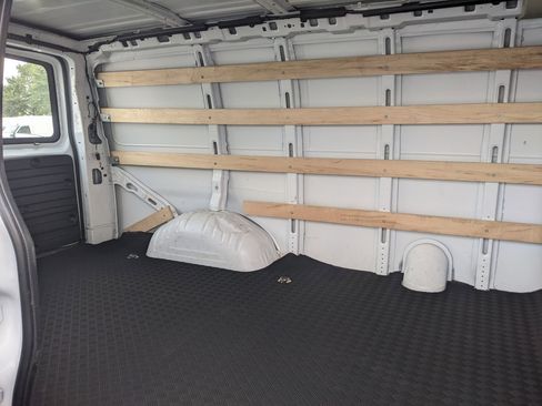 Certified 2024 GMC Savana 2500 w/ Driver Convenience Package image 31