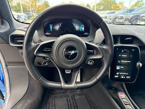 Used 2023 McLaren Artura RWD image 10