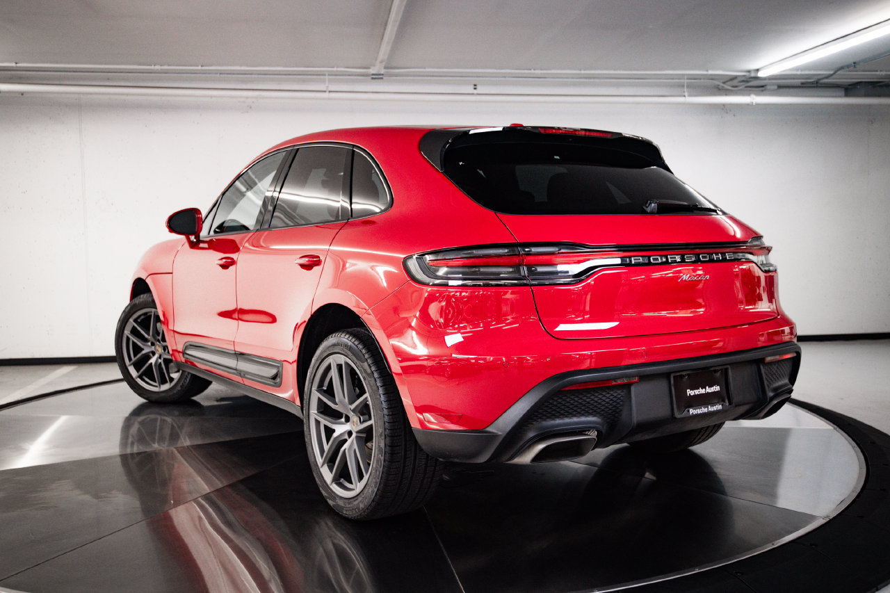 Certified 2026 Porsche Macan AWD/4WD image 3