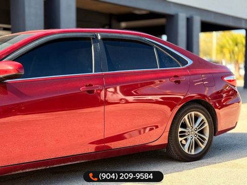 Used 2017 Toyota Camry SE image 4