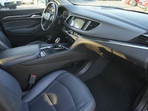 Used 2018 Buick Enclave Premium image 17