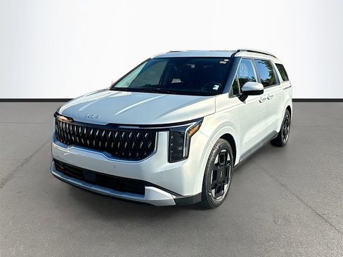 Used 2025 Kia Carnival EX image 3