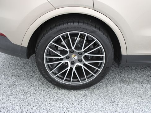Used 2019 Porsche Cayenne AWD/4WD image 6