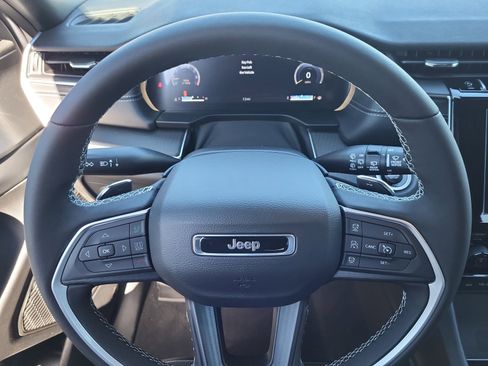 New 2025 Jeep Grand Cherokee L Altitude image 10