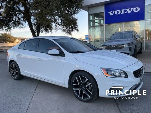 Used 2017 Volvo S60 T5 Dynamic image 1