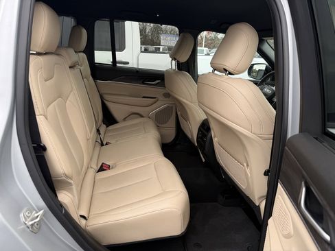 Used 2023 Jeep Grand Cherokee Limited w/ Luxury Tech Group II image 13