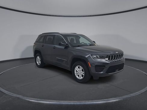 New 2025 Jeep Grand Cherokee Laredo w/ Luxury Tech Group I AWD/4WD image 3