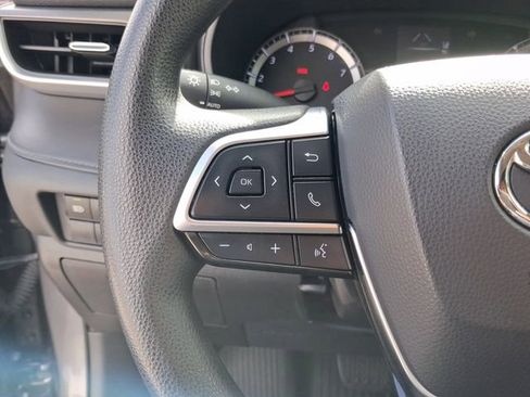 Used 2021 Toyota Highlander L FWD image 17