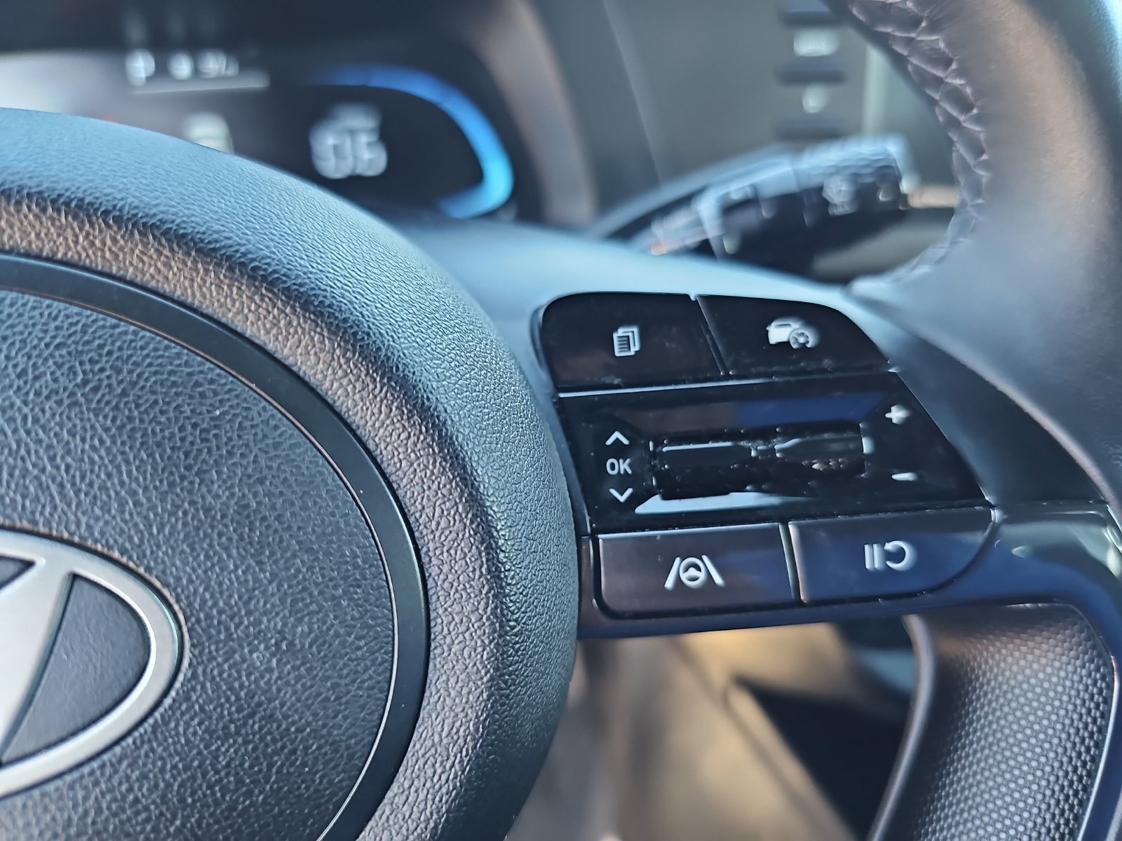 Certified 2025 Hyundai Elantra Sport FWD image 17