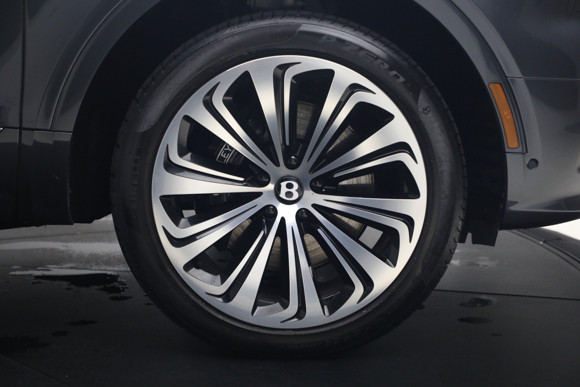 Certified 2026 Bentley Bentayga Extended Wheelbase AWD/4WD image 17