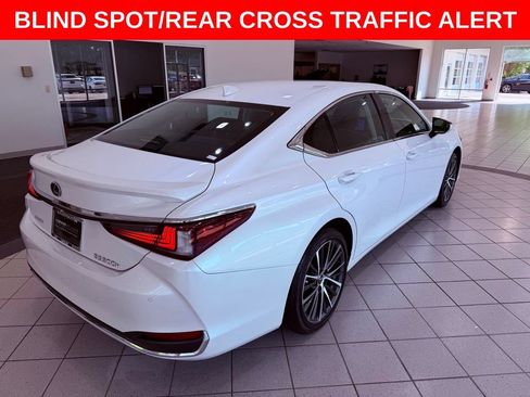 Used 2025 Lexus ES 300h w/ Premium Package FWD image 7
