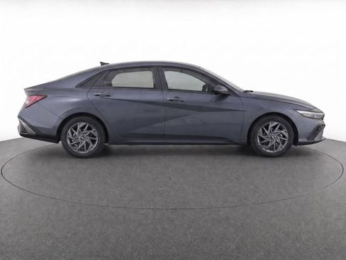 Used 2024 Hyundai Elantra SEL FWD image 4
