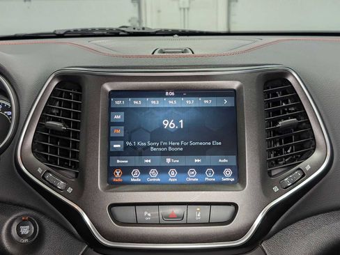 Used 2021 Jeep Cherokee Trailhawk AWD/4WD image 18