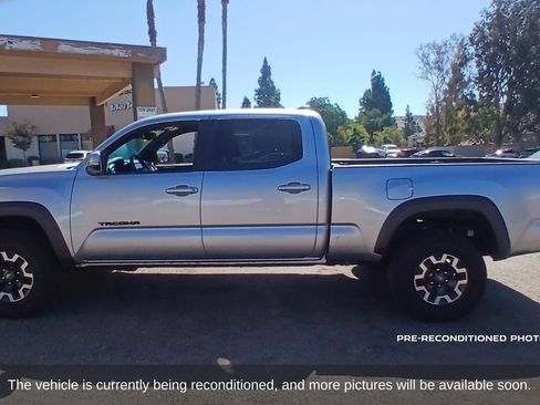 Used 2023 Toyota Tacoma TRD Off-Road w/ Black Out Package (TMS) AWD/4WD image 9