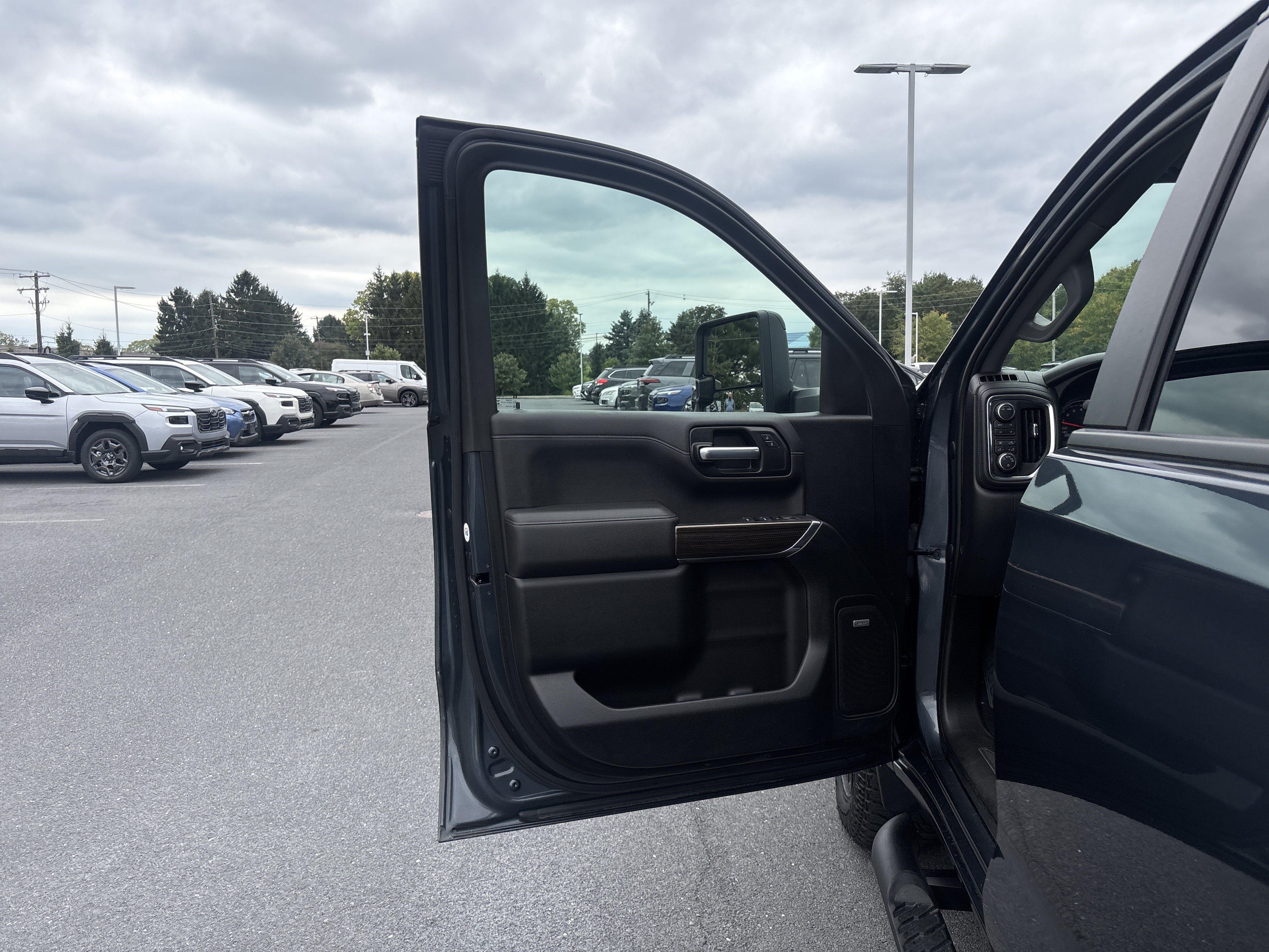 Used 2021 Chevrolet Silverado 1500 LT Trail Boss w/ Convenience Package II AWD/4WD image 32