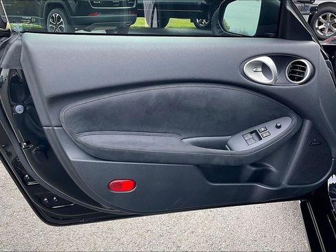 Used 2014 Nissan 370Z Touring w/ Sport Package image 22