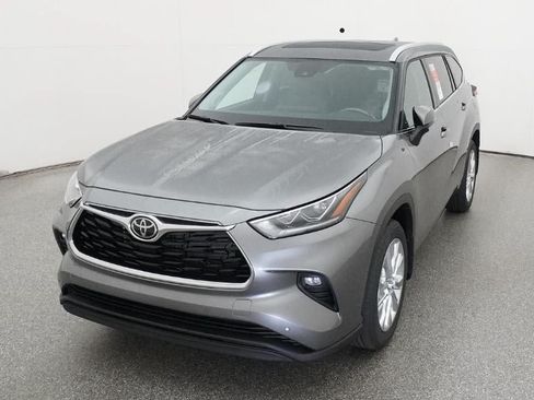 New 2026 Toyota Highlander Limited AWD/4WD image 16