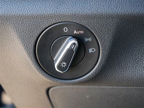 Certified 2024 Volkswagen Jetta SE image 24