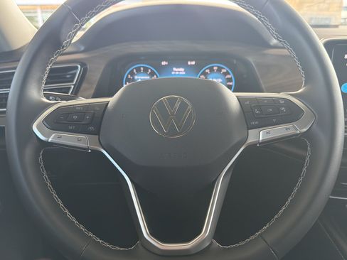 Used 2025 Volkswagen Atlas SE AWD/4WD image 25