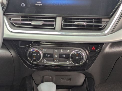 Certified 2024 Chevrolet Trax LT w/ Driver Confidence Package image 21