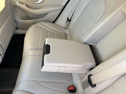 Used 2022 Mercedes-Benz GLC 300 image 9